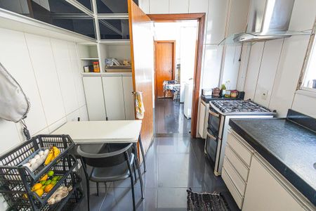 Apartamento à venda com 193m², 4 quartos e 2 vagascozinha