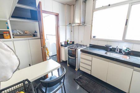 Apartamento à venda com 193m², 4 quartos e 2 vagascozinha