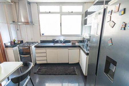 Apartamento à venda com 193m², 4 quartos e 2 vagascozinha