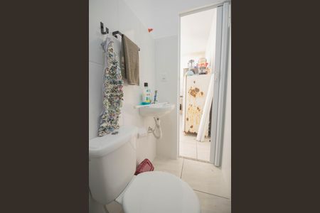 Banheiro de casa de condomínio para alugar com 1 quarto, 30m² em Coelho, São Gonçalo