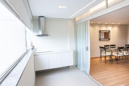 Apartamento à venda com 115m², 3 quartos e 3 vagas Apartamento à venda com 115m², 3 quartos e 3 vagasVaranda da Sala