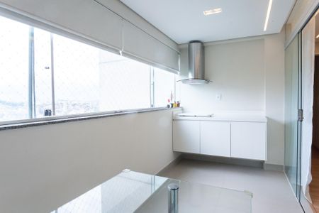 Apartamento à venda com 115m², 3 quartos e 3 vagas Apartamento à venda com 115m², 3 quartos e 3 vagasVaranda da Sala