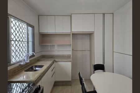 Casa à venda com 187m², 3 quartos e 2 vagas Casa à venda com 187m², 3 quartos e 2 vagasCozinha