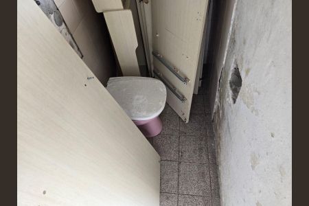 Casa à venda com 187m², 3 quartos e 2 vagas Casa à venda com 187m², 3 quartos e 2 vagasBanheiro de Serviço