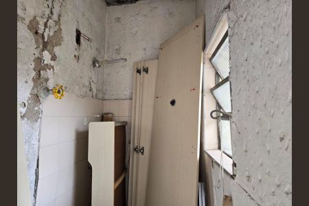 Casa à venda com 187m², 3 quartos e 2 vagas Casa à venda com 187m², 3 quartos e 2 vagasBanheiro de Serviço