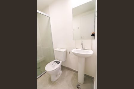 Banheiro de kitnet/studio para alugar com 1 quarto, 25m² em Jardim das Acacias, São Paulo