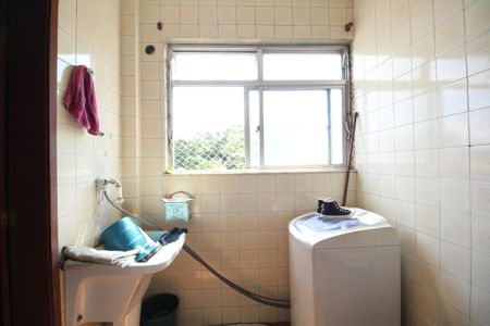 Apartamento à venda com 77m², 2 quartos e 1 vagaÁrea de Serviço