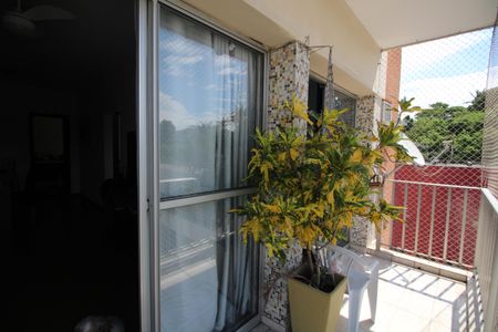 Apartamento à venda com 77m², 2 quartos e 1 vagaSala - Varanda