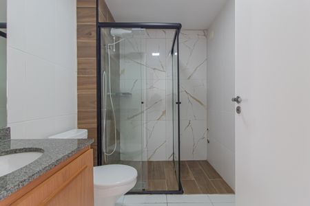 Banheiro de apartamento para alugar com 1 quarto, 33m² em Jardim Santa Teresinha, São Paulo