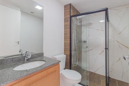 Banheiro de apartamento para alugar com 1 quarto, 33m² em Jardim Santa Teresinha, São Paulo