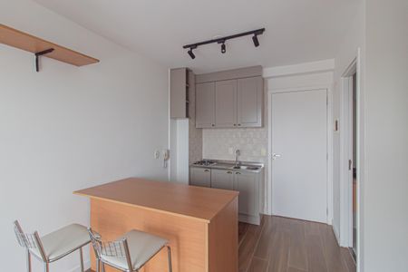 Sala e Cozinha de apartamento para alugar com 1 quarto, 33m² em Jardim Santa Teresinha, São Paulo