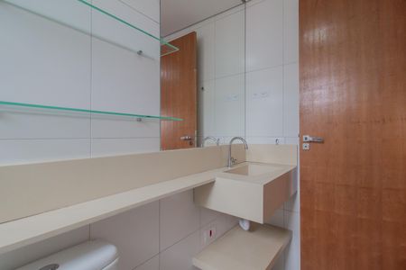 Banheiro suíte de apartamento para alugar com 2 quartos, 57m² em Parque Sao Vicente, Mauá