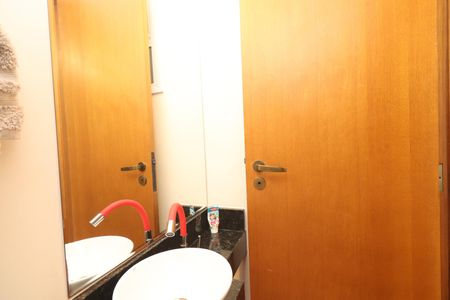 Casa de condomínio à venda com 65m², 2 quartos e 1 vagaLavabo