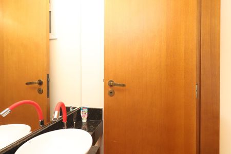 Casa de condomínio à venda com 65m², 2 quartos e 1 vagaLavabo