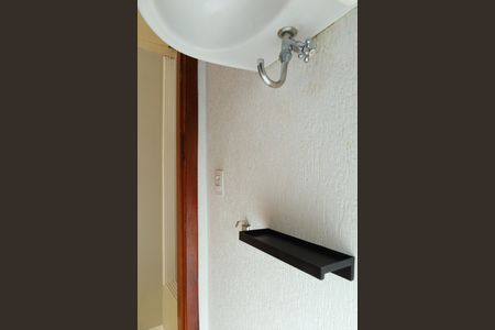 Casa de condomínio à venda com 104m², 3 quartos e 2 vagasBanheiro 3 - Lavabo