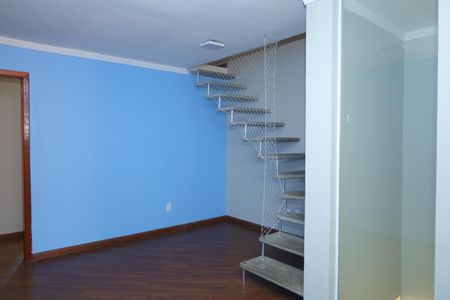 Casa de condomínio à venda com 104m², 3 quartos e 2 vagasSala entre quartos