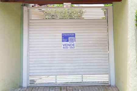 Casa de condomínio à venda com 104m², 3 quartos e 2 vagasPlaca instalada no portão do condomínio - Código da placa: MWXC-294