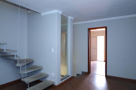 Casa de condomínio à venda com 104m², 3 quartos e 2 vagasSala entre quartos