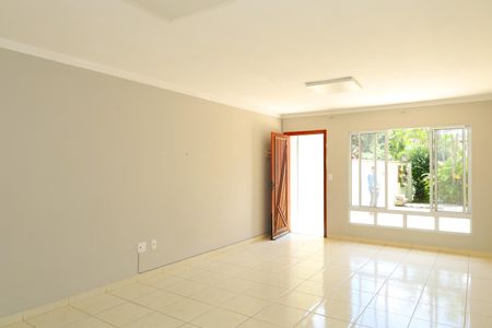 Casa de condomínio à venda com 104m², 3 quartos e 2 vagasSala