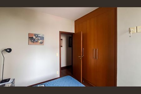 Apartamento à venda com 161m², 4 quartos e 3 vagasQuarto 2