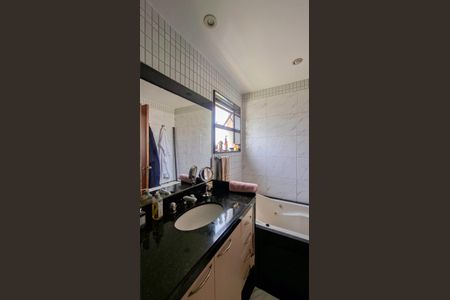 Apartamento à venda com 161m², 4 quartos e 3 vagasBanheiro da Suíte