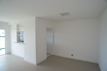 Sala de apartamento para alugar com 1 quarto, 70m² em Barra da Tijuca, Rio de Janeiro