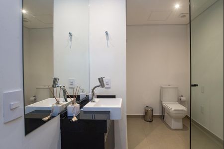 Banheiro de kitnet/studio à venda com 1 quarto, 17m² em Perdizes, São Paulo