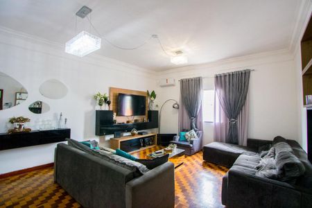Sala de TV de casa à venda com 6 quartos, 382m² em Jardim Stella, Santo André