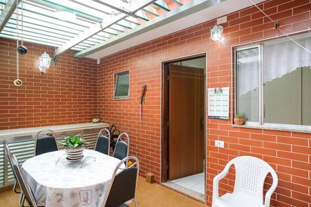 Casa à venda com 129m², 2 quartos e 2 vagasQuintal