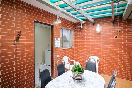 Casa à venda com 129m², 2 quartos e 2 vagasQuintal