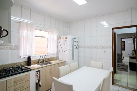 Casa à venda com 129m², 2 quartos e 2 vagasCozinha