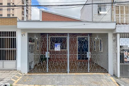 Casa à venda com 129m², 2 quartos e 2 vagasFachada + plaquinha