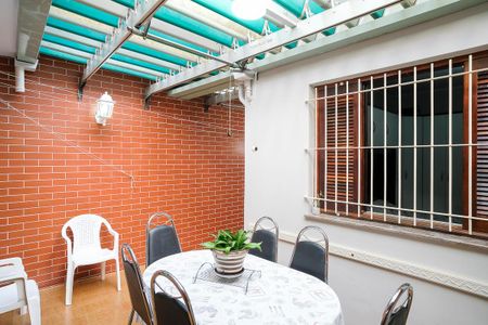 Casa à venda com 129m², 2 quartos e 2 vagasQuintal