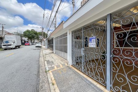 Casa à venda com 129m², 2 quartos e 2 vagasFachada + plaquinha