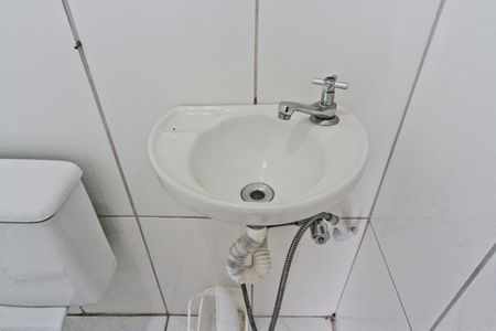 Banheiro de kitnet/studio para alugar com 1 quarto, 35m² em Vila Indiana, São Paulo