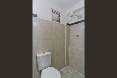 Banheiro de kitnet/studio para alugar com 1 quarto, 35m² em Vila Indiana, São Paulo