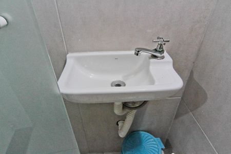 Banheiro de kitnet/studio para alugar com 1 quarto, 35m² em Vila Indiana, São Paulo