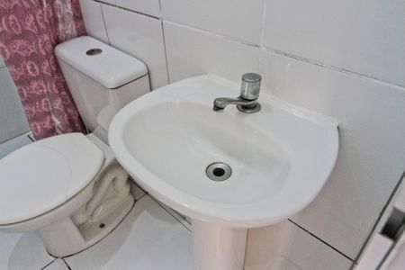 Banheiro de kitnet/studio para alugar com 1 quarto, 35m² em Vila Indiana, São Paulo