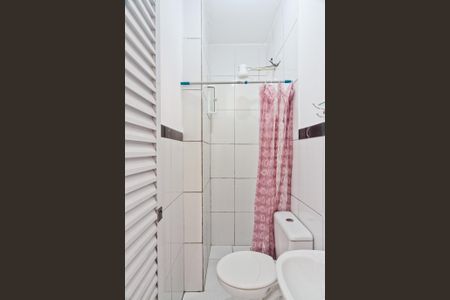 Banheiro de kitnet/studio para alugar com 1 quarto, 35m² em Vila Indiana, São Paulo