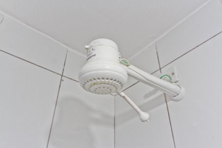 Banheiro de kitnet/studio para alugar com 1 quarto, 34m² em Vila Indiana, São Paulo