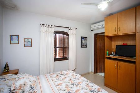 Casa à venda com 245m², 4 quartos e 2 vagasQuarto Suíte