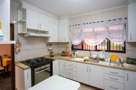 Casa à venda com 245m², 4 quartos e 2 vagasCozinha