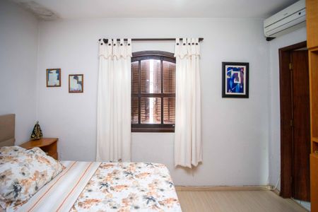 Casa à venda com 245m², 4 quartos e 2 vagasQuarto Suíte