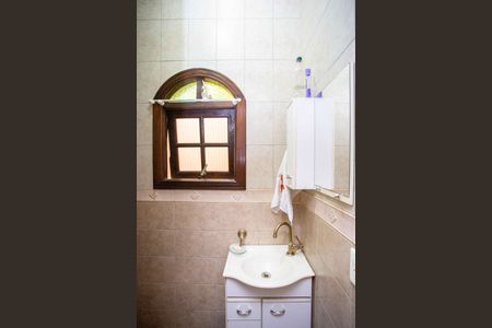 Casa à venda com 245m², 4 quartos e 2 vagasLavabo