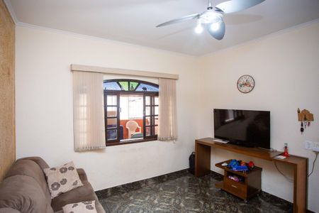 Casa à venda com 245m², 4 quartos e 2 vagasSala de TV