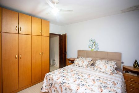 Casa à venda com 245m², 4 quartos e 2 vagasQuarto Suíte