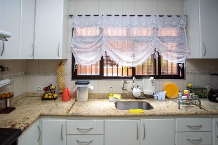 Casa à venda com 245m², 4 quartos e 2 vagasCozinha