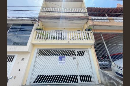 Casa à venda com 125m², 4 quartos e 2 vagas Casa à venda com 125m², 4 quartos e 2 vagasFachada