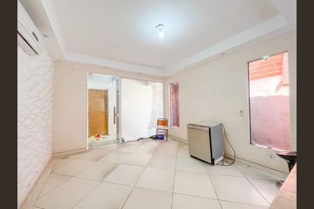 Sala de casa para alugar com 1 quarto, 200m² em Baronesa, Osasco