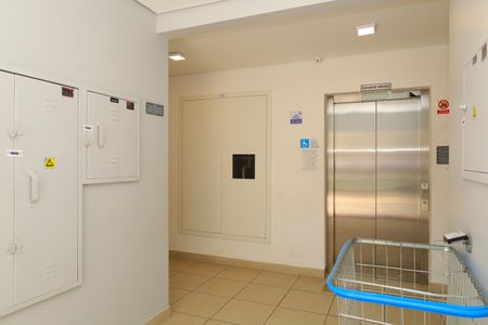 Apartamento para alugar com 33m², 2 quartos e sem vagaÁrea comum - Saguão do prédio
